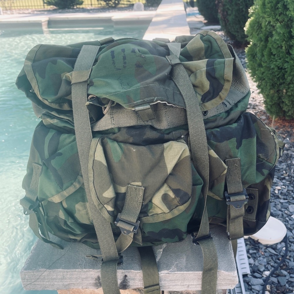 US Military LC-1 Field Pack Rucksack Medium Woodland Camo Tactical 88-C-4058